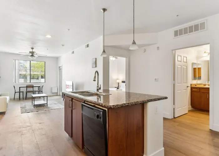 Apartment Cozysuites - Westgate With Pool 12